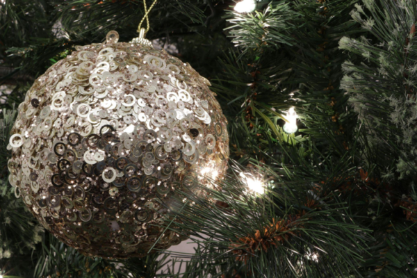 3 Reasons Why a Pre-Lit Christmas Tree Can Enhance Your Holiday Season